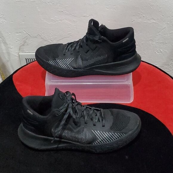 Kyrie Flytrap 5 in Black Men's Size 10 - Picture 3 of 16